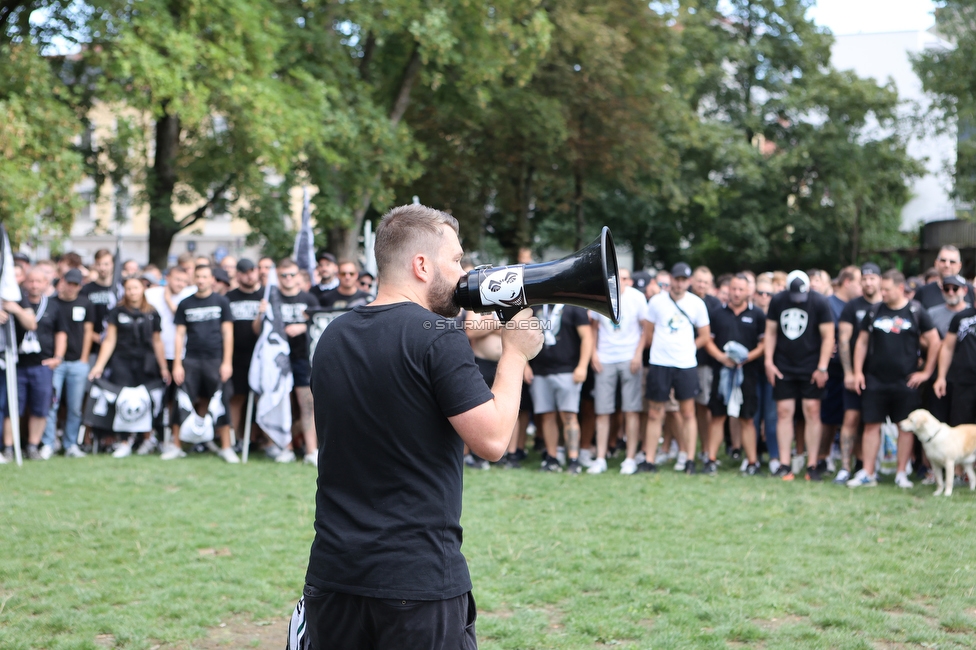 Sturm Graz - RB Salzburg
Oesterreichische Fussball Bundesliga, 2. Runde, SK Sturm Graz - FC RB Salzburg, Stadion Liebenau Graz, 30.07.2022. 

Foto zeigt Fans von Sturm im Augarten
