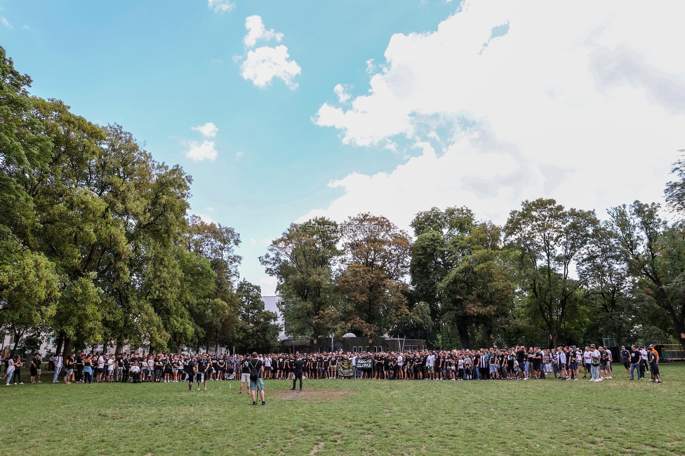 Sturm Graz - RB Salzburg
Oesterreichische Fussball Bundesliga, 2. Runde, SK Sturm Graz - FC RB Salzburg, Stadion Liebenau Graz, 30.07.2022. 

Foto zeigt Fans von Sturm im Augarten
