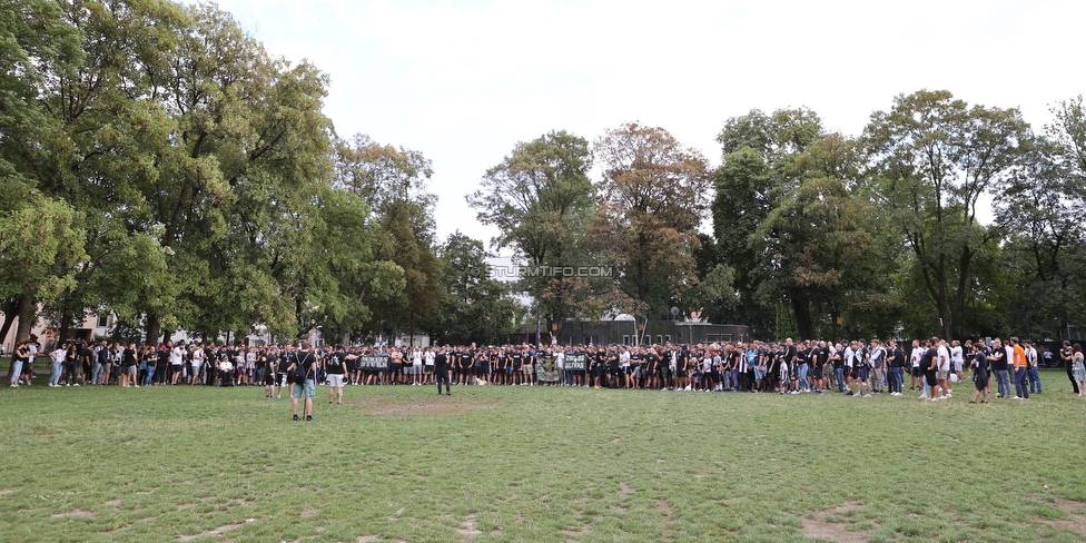 Sturm Graz - RB Salzburg
Oesterreichische Fussball Bundesliga, 2. Runde, SK Sturm Graz - FC RB Salzburg, Stadion Liebenau Graz, 30.07.2022. 

Foto zeigt Fans von Sturm im Augarten
