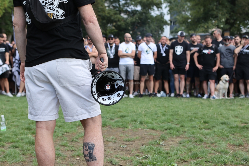 Sturm Graz - RB Salzburg
Oesterreichische Fussball Bundesliga, 2. Runde, SK Sturm Graz - FC RB Salzburg, Stadion Liebenau Graz, 30.07.2022. 

Foto zeigt Fans von Sturm im Augarten
