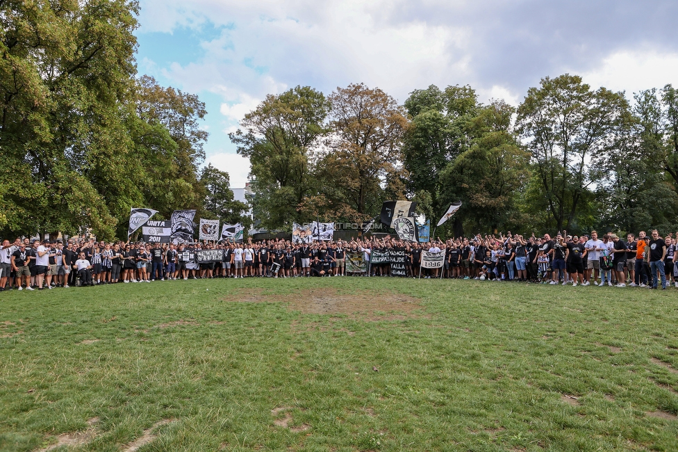 Sturm Graz - RB Salzburg
Oesterreichische Fussball Bundesliga, 2. Runde, SK Sturm Graz - FC RB Salzburg, Stadion Liebenau Graz, 30.07.2022. 

Foto zeigt Fans von Sturm im Augarten
