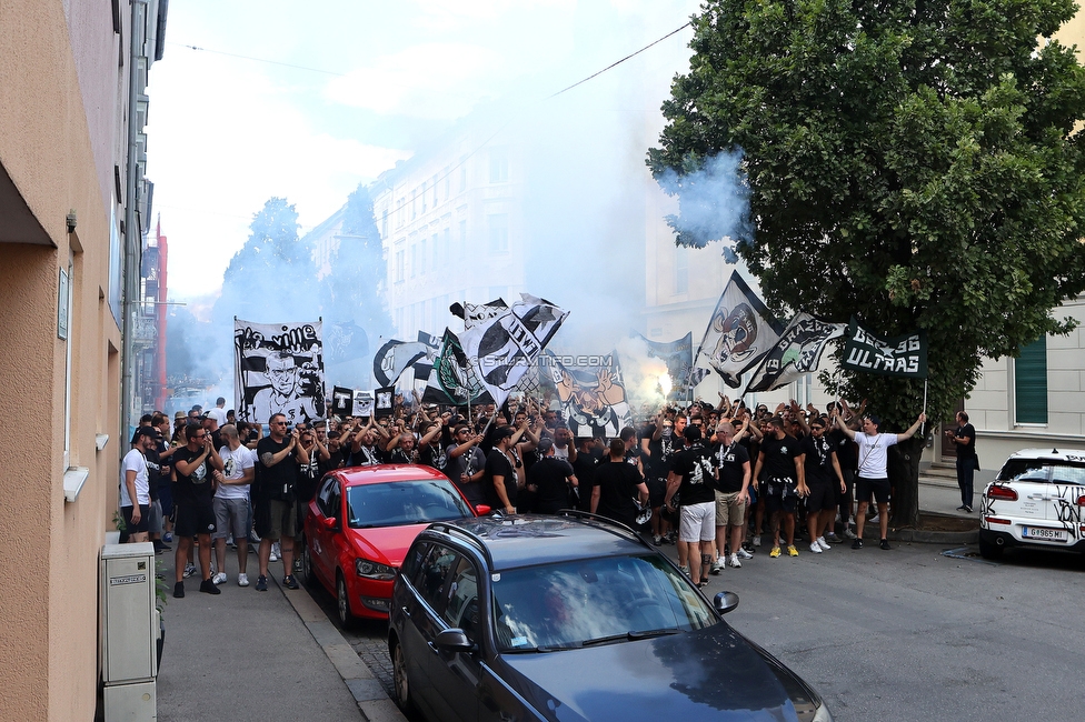 Sturm Graz - RB Salzburg
Oesterreichische Fussball Bundesliga, 2. Runde, SK Sturm Graz - FC RB Salzburg, Stadion Liebenau Graz, 30.07.2022. 

Foto zeigt Fans von Sturm beim Corteo
