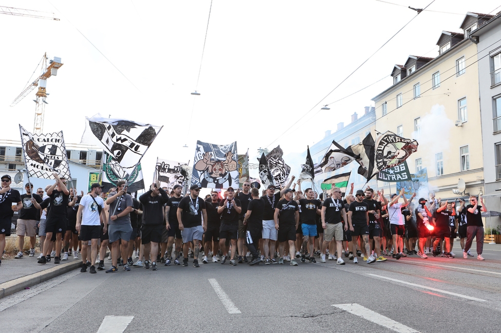 Sturm Graz - RB Salzburg
Oesterreichische Fussball Bundesliga, 2. Runde, SK Sturm Graz - FC RB Salzburg, Stadion Liebenau Graz, 30.07.2022. 

Foto zeigt Fans von Sturm beim Corteo
