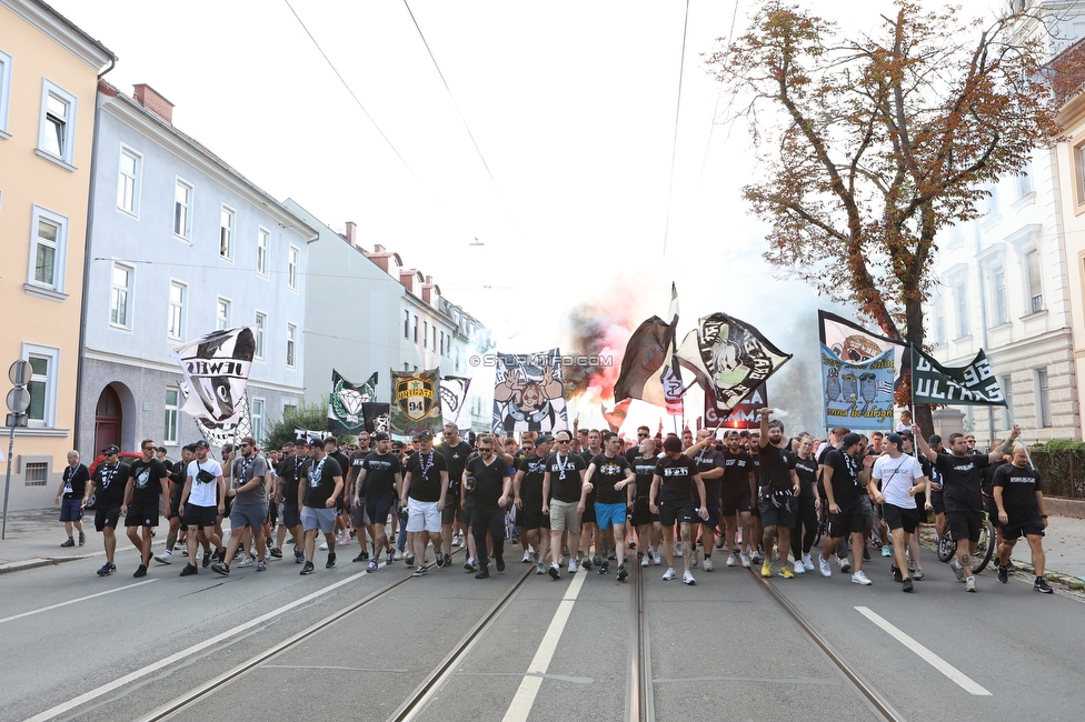 Sturm Graz - RB Salzburg
Oesterreichische Fussball Bundesliga, 2. Runde, SK Sturm Graz - FC RB Salzburg, Stadion Liebenau Graz, 30.07.2022. 

Foto zeigt Fans von Sturm beim Corteo
