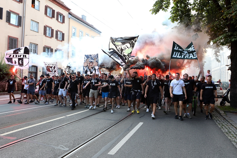 Sturm Graz - RB Salzburg
Oesterreichische Fussball Bundesliga, 2. Runde, SK Sturm Graz - FC RB Salzburg, Stadion Liebenau Graz, 30.07.2022. 

Foto zeigt Fans von Sturm beim Corteo
