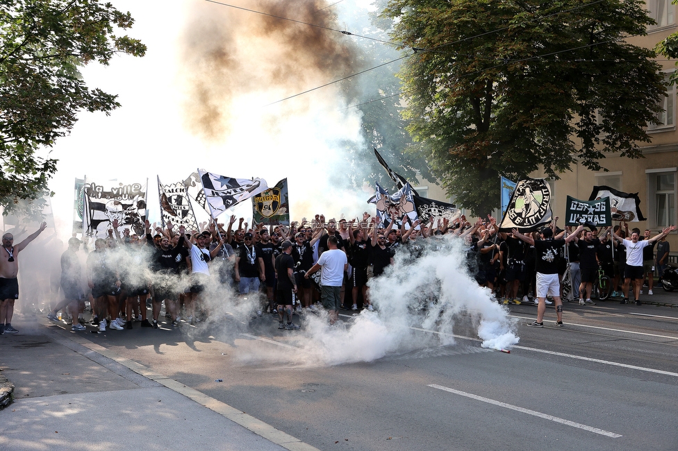 Sturm Graz - RB Salzburg
Oesterreichische Fussball Bundesliga, 2. Runde, SK Sturm Graz - FC RB Salzburg, Stadion Liebenau Graz, 30.07.2022. 

Foto zeigt Fans von Sturm beim Corteo
