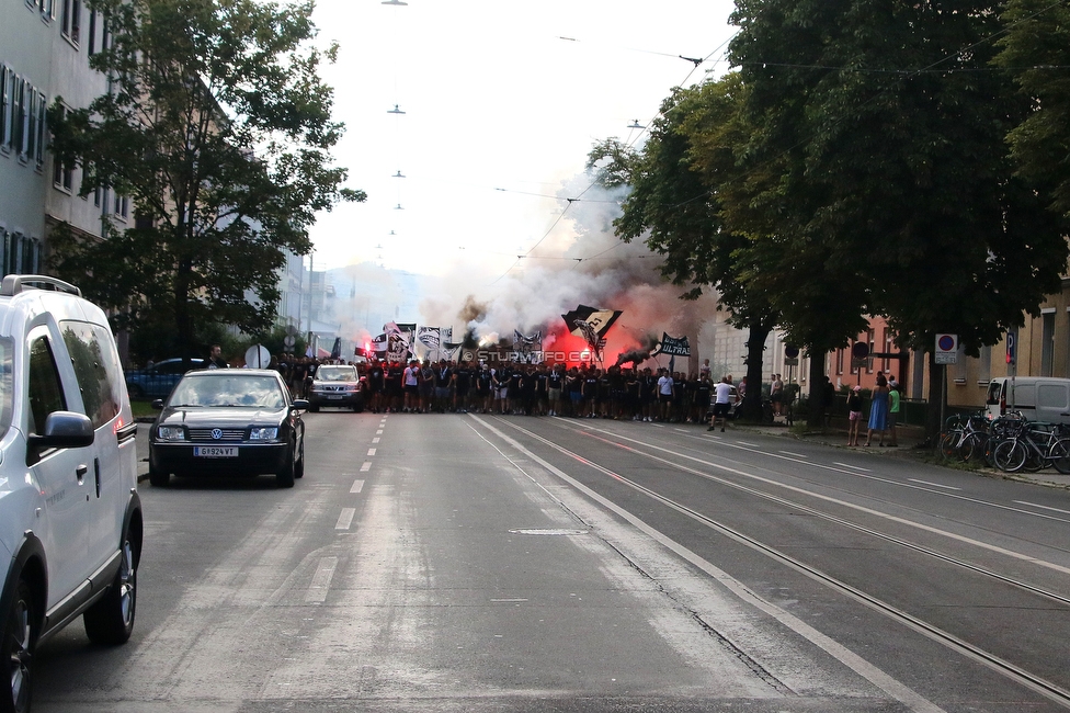 Sturm Graz - RB Salzburg
Oesterreichische Fussball Bundesliga, 2. Runde, SK Sturm Graz - FC RB Salzburg, Stadion Liebenau Graz, 30.07.2022. 

Foto zeigt Fans von Sturm beim Corteo
