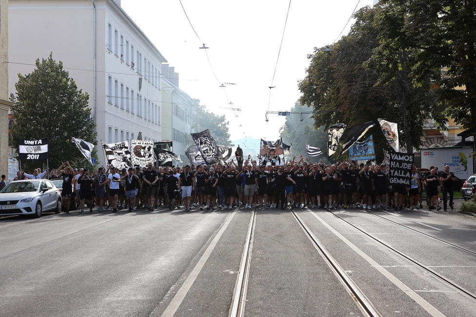 Sturm Graz - RB Salzburg
Oesterreichische Fussball Bundesliga, 2. Runde, SK Sturm Graz - FC RB Salzburg, Stadion Liebenau Graz, 30.07.2022. 

Foto zeigt Fans von Sturm beim Corteo
