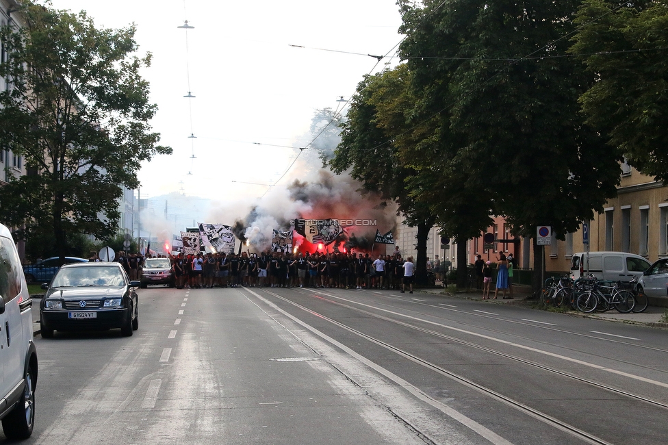 Sturm Graz - RB Salzburg
Oesterreichische Fussball Bundesliga, 2. Runde, SK Sturm Graz - FC RB Salzburg, Stadion Liebenau Graz, 30.07.2022. 

Foto zeigt Fans von Sturm beim Corteo
