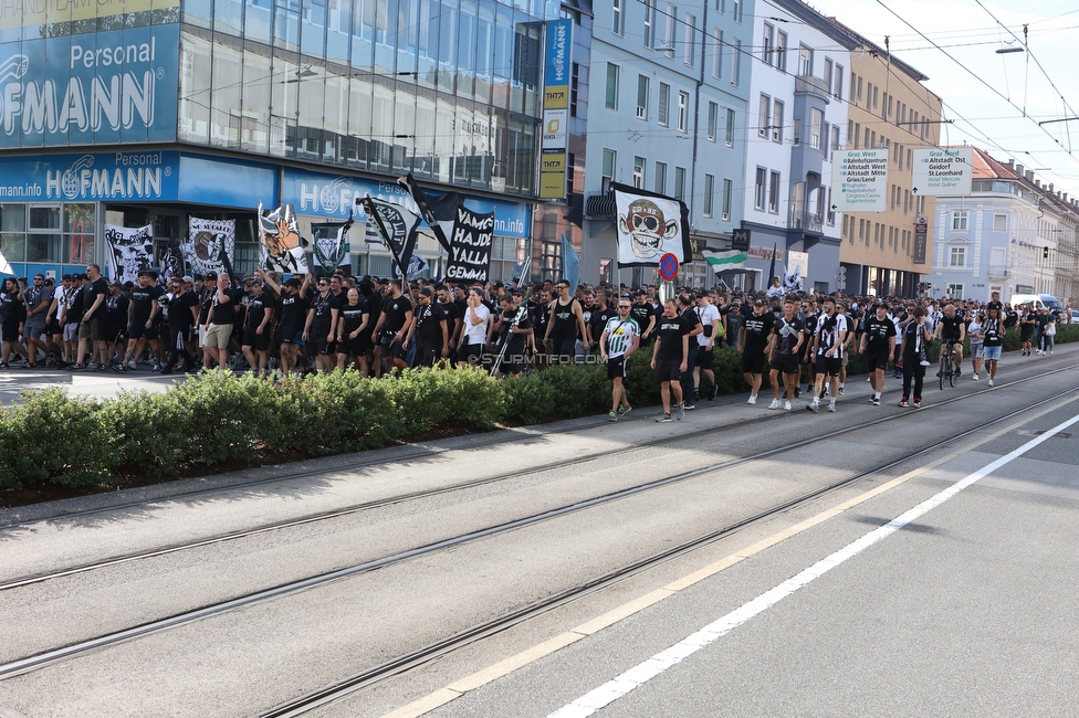 Sturm Graz - RB Salzburg
Oesterreichische Fussball Bundesliga, 2. Runde, SK Sturm Graz - FC RB Salzburg, Stadion Liebenau Graz, 30.07.2022. 

Foto zeigt Fans von Sturm beim Corteo
