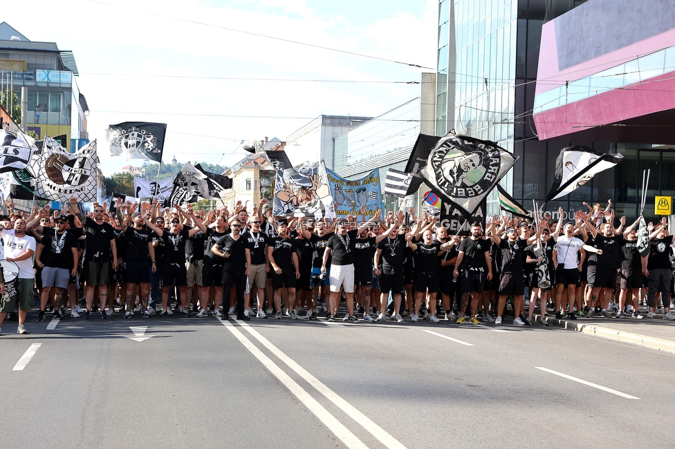 Sturm Graz - RB Salzburg
Oesterreichische Fussball Bundesliga, 2. Runde, SK Sturm Graz - FC RB Salzburg, Stadion Liebenau Graz, 30.07.2022. 

Foto zeigt Fans von Sturm beim Corteo
