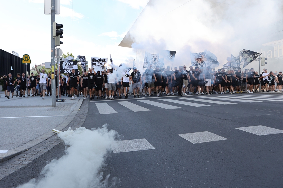 Sturm Graz - RB Salzburg
Oesterreichische Fussball Bundesliga, 2. Runde, SK Sturm Graz - FC RB Salzburg, Stadion Liebenau Graz, 30.07.2022. 

Foto zeigt Fans von Sturm beim Corteo
