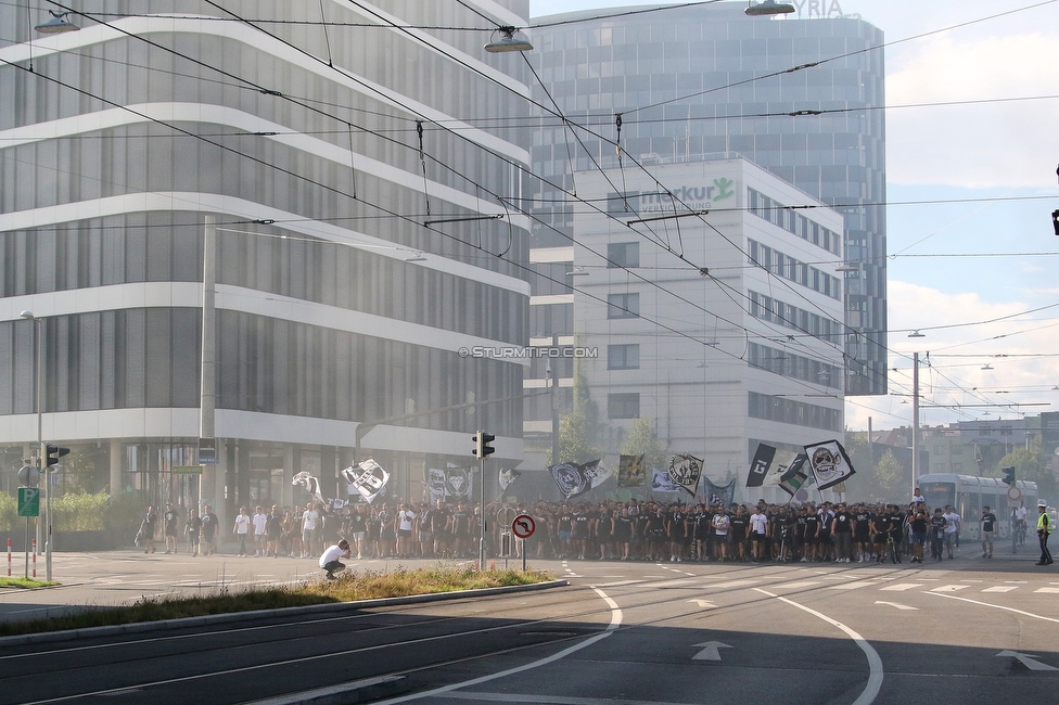 Sturm Graz - RB Salzburg
Oesterreichische Fussball Bundesliga, 2. Runde, SK Sturm Graz - FC RB Salzburg, Stadion Liebenau Graz, 30.07.2022. 

Foto zeigt Fans von Sturm beim Corteo
