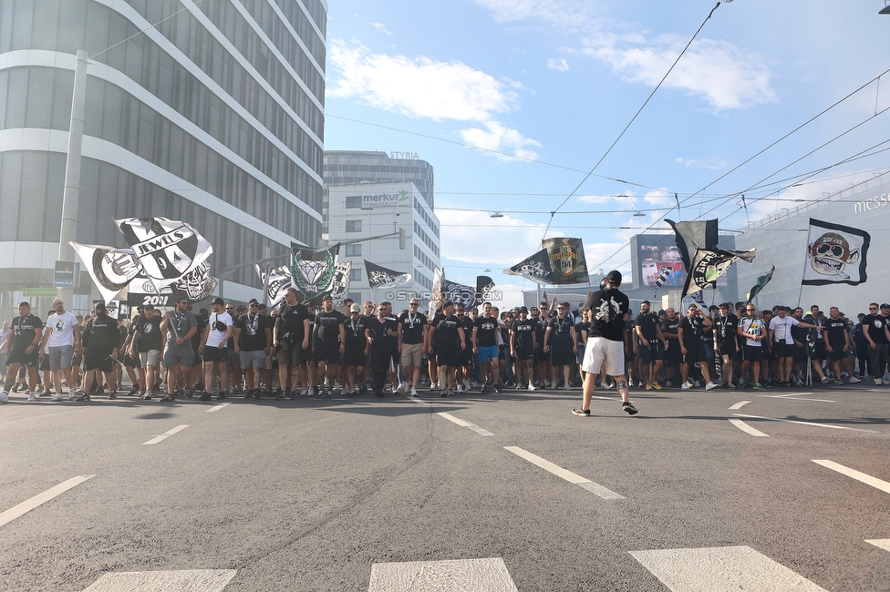 Sturm Graz - RB Salzburg
Oesterreichische Fussball Bundesliga, 2. Runde, SK Sturm Graz - FC RB Salzburg, Stadion Liebenau Graz, 30.07.2022. 

Foto zeigt Fans von Sturm beim Corteo
