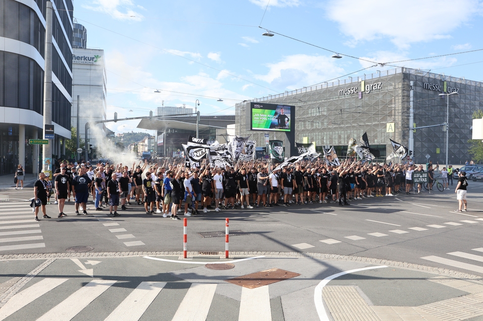 Sturm Graz - RB Salzburg
Oesterreichische Fussball Bundesliga, 2. Runde, SK Sturm Graz - FC RB Salzburg, Stadion Liebenau Graz, 30.07.2022. 

Foto zeigt Fans von Sturm beim Corteo
