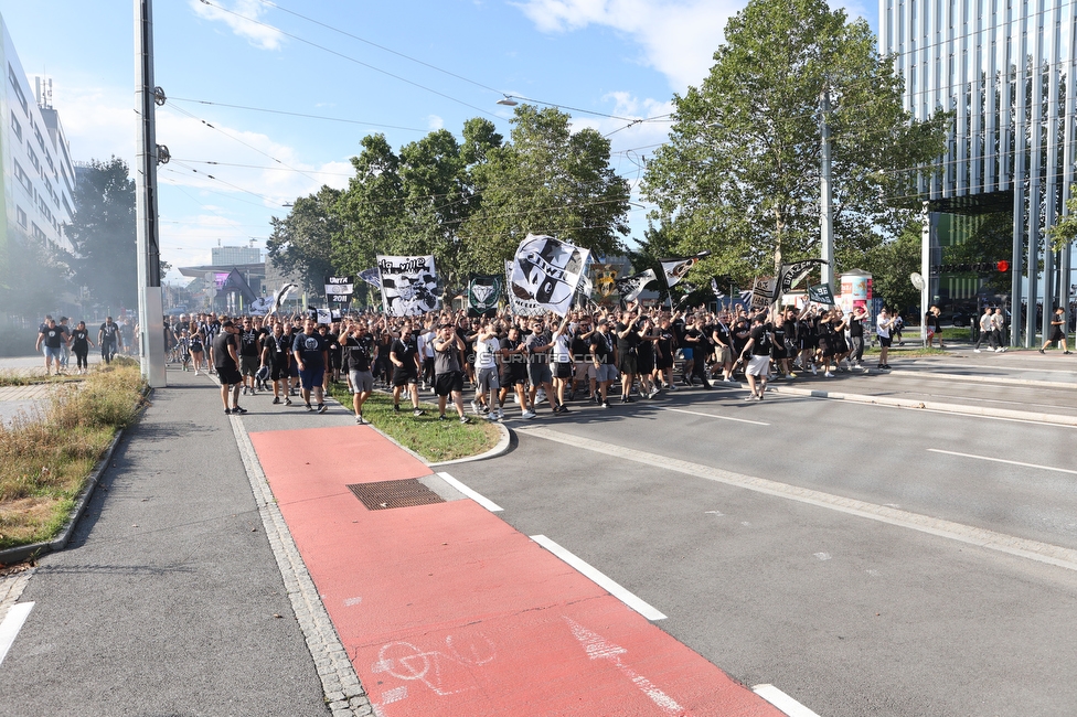 Sturm Graz - RB Salzburg
Oesterreichische Fussball Bundesliga, 2. Runde, SK Sturm Graz - FC RB Salzburg, Stadion Liebenau Graz, 30.07.2022. 

Foto zeigt Fans von Sturm beim Corteo
