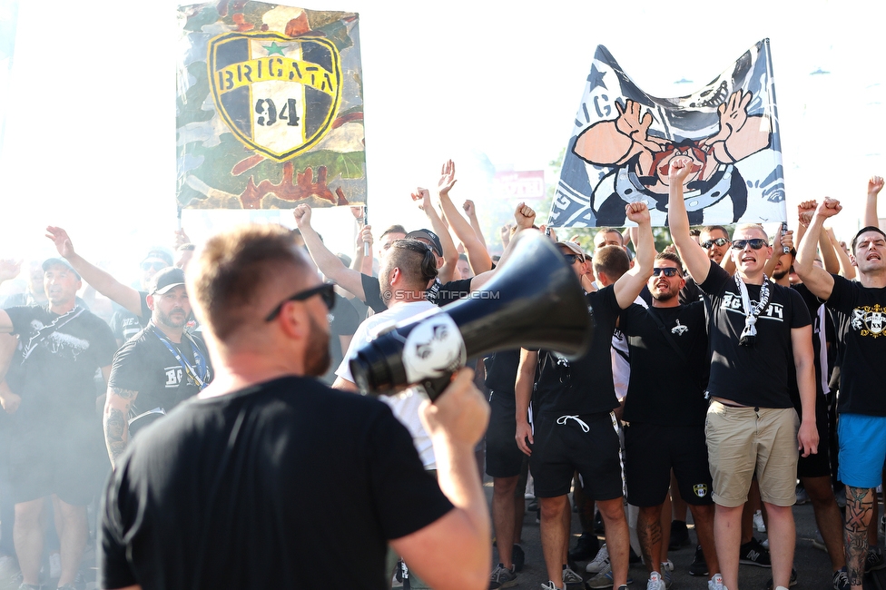 Sturm Graz - RB Salzburg
Oesterreichische Fussball Bundesliga, 2. Runde, SK Sturm Graz - FC RB Salzburg, Stadion Liebenau Graz, 30.07.2022. 

Foto zeigt Fans von Sturm beim Corteo
