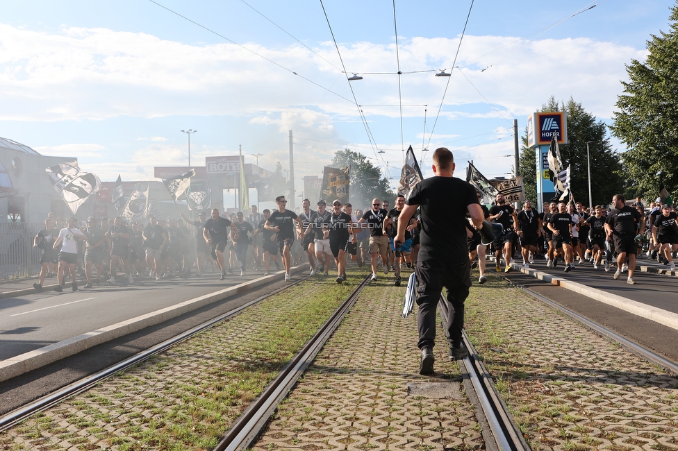 Sturm Graz - RB Salzburg
Oesterreichische Fussball Bundesliga, 2. Runde, SK Sturm Graz - FC RB Salzburg, Stadion Liebenau Graz, 30.07.2022. 

Foto zeigt Fans von Sturm beim Corteo
