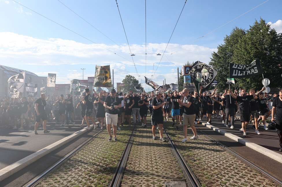 Sturm Graz - RB Salzburg
Oesterreichische Fussball Bundesliga, 2. Runde, SK Sturm Graz - FC RB Salzburg, Stadion Liebenau Graz, 30.07.2022. 

Foto zeigt Fans von Sturm beim Corteo
