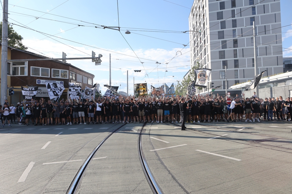 Sturm Graz - RB Salzburg
Oesterreichische Fussball Bundesliga, 2. Runde, SK Sturm Graz - FC RB Salzburg, Stadion Liebenau Graz, 30.07.2022. 

Foto zeigt Fans von Sturm beim Corteo
