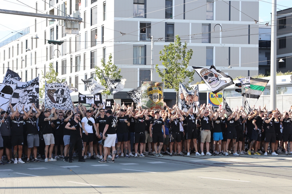 Sturm Graz - RB Salzburg
Oesterreichische Fussball Bundesliga, 2. Runde, SK Sturm Graz - FC RB Salzburg, Stadion Liebenau Graz, 30.07.2022. 

Foto zeigt Fans von Sturm beim Corteo
