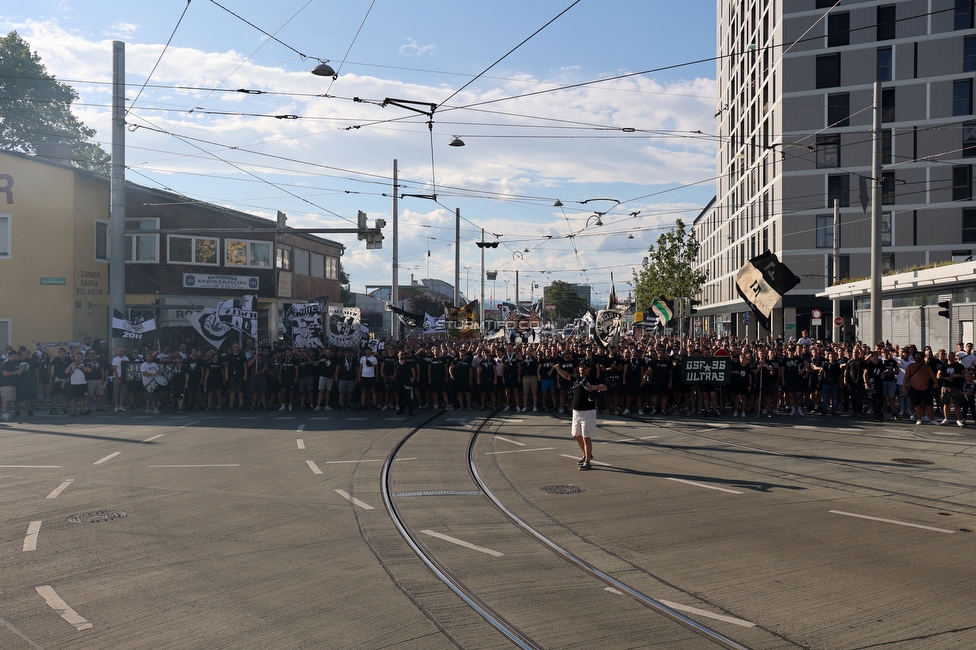 Sturm Graz - RB Salzburg
Oesterreichische Fussball Bundesliga, 2. Runde, SK Sturm Graz - FC RB Salzburg, Stadion Liebenau Graz, 30.07.2022. 

Foto zeigt Fans von Sturm beim Corteo
