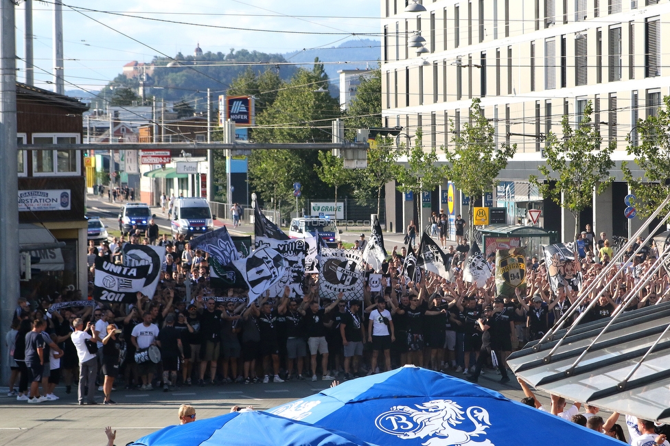 Sturm Graz - RB Salzburg
Oesterreichische Fussball Bundesliga, 2. Runde, SK Sturm Graz - FC RB Salzburg, Stadion Liebenau Graz, 30.07.2022. 

Foto zeigt Fans von Sturm beim Corteo
