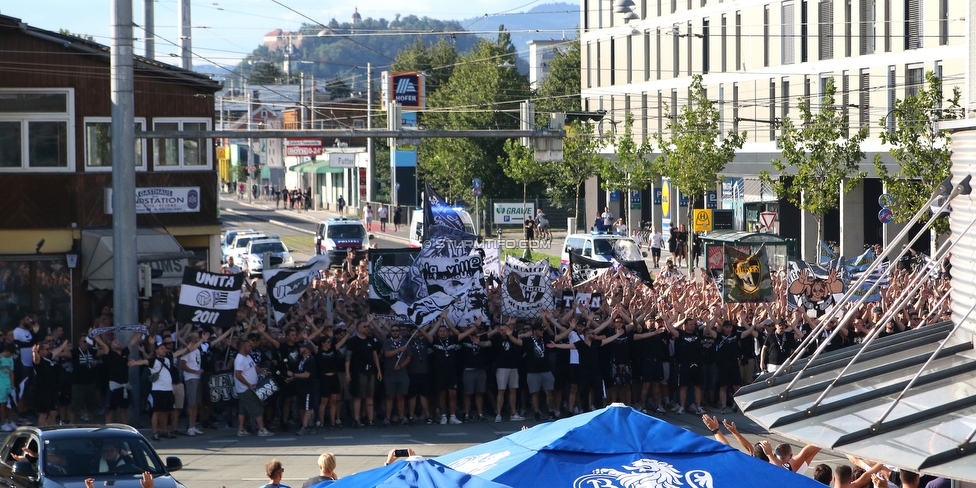 Sturm Graz - RB Salzburg
Oesterreichische Fussball Bundesliga, 2. Runde, SK Sturm Graz - FC RB Salzburg, Stadion Liebenau Graz, 30.07.2022. 

Foto zeigt Fans von Sturm beim Corteo
