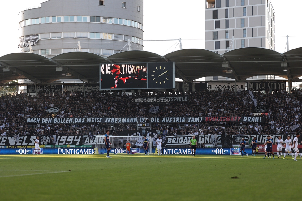 Sturm Graz - RB Salzburg
1Oesterreichische Fussball Bundesliga, 2. Runde, SK Sturm Graz - FC RB Salzburg, Stadion Liebenau Graz, 30.07.2022. 

Foto zeigt Fans von Sturm mit einem Spruchband
