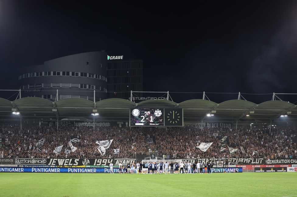 Sturm Graz - RB Salzburg
Oesterreichische Fussball Bundesliga, 2. Runde, SK Sturm Graz - FC RB Salzburg, Stadion Liebenau Graz, 30.07.2022. 

Foto zeigt die Mannschaft von Sturm und Fans von Sturm
