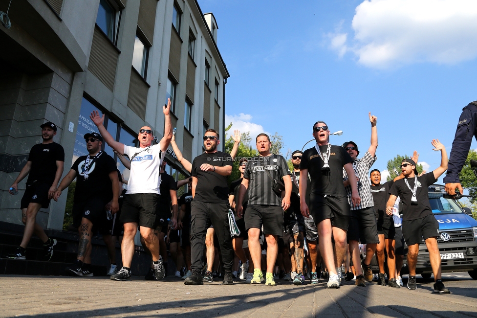 Dynamo Kiew - Sturm Graz
UEFA Champions League Qualifikation 3. Runde, Dynamo Kiew - SK Sturm Graz, Stadion LKS Lodz, 03.08.2022. 

Foto zeigt Fans von Sturm beim Corteo
