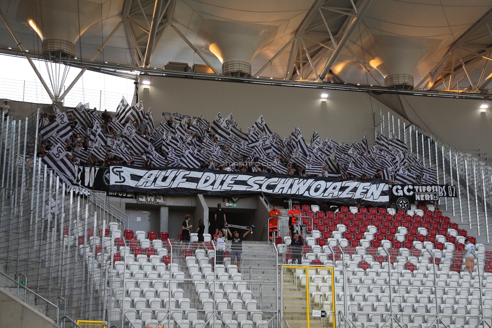 Dynamo Kiew - Sturm Graz
UEFA Champions League Qualifikation 3. Runde, Dynamo Kiew - SK Sturm Graz, Stadion LKS Lodz, 03.08.2022. 

Foto zeigt Fans von Sturm mit einer Choreografie
