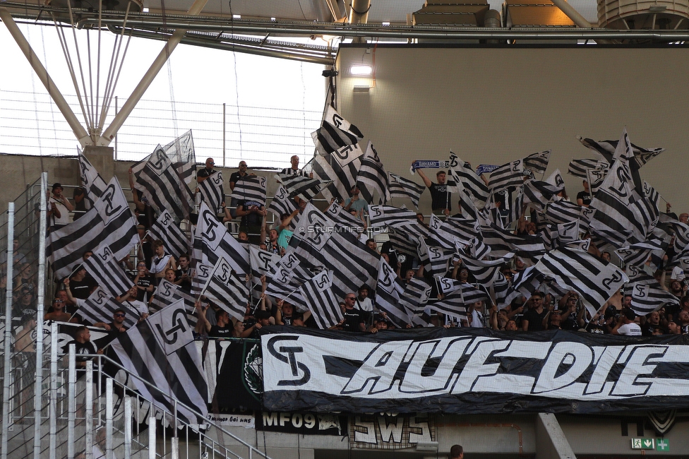 Dynamo Kiew - Sturm Graz
UEFA Champions League Qualifikation 3. Runde, Dynamo Kiew - SK Sturm Graz, Stadion LKS Lodz, 03.08.2022. 

Foto zeigt Fans von Sturm mit einer Choreografie
