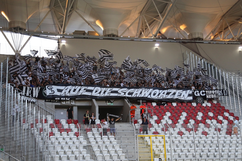 Dynamo Kiew - Sturm Graz
UEFA Champions League Qualifikation 3. Runde, Dynamo Kiew - SK Sturm Graz, Stadion LKS Lodz, 03.08.2022. 

Foto zeigt Fans von Sturm mit einer Choreografie
