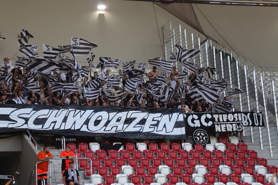 Dynamo Kiew - Sturm Graz
UEFA Champions League Qualifikation 3. Runde, Dynamo Kiew - SK Sturm Graz, Stadion LKS Lodz, 03.08.2022. 

Foto zeigt Fans von Sturm mit einer Choreografie
