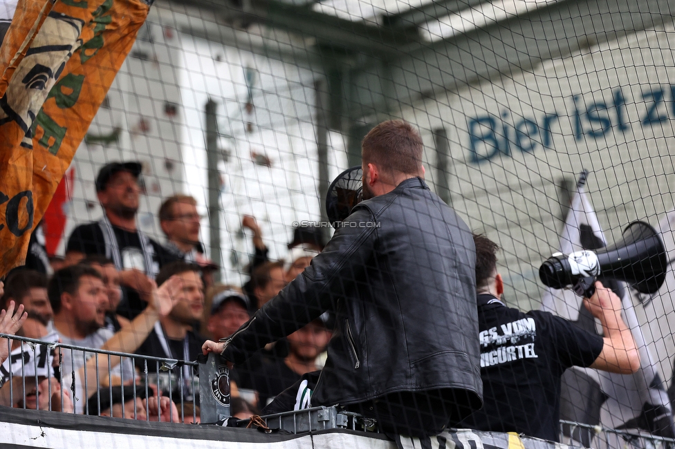 Ried - Sturm Graz
Oesterreichische Fussball Bundesliga, 3. Runde, SV Ried - SK Sturm Graz, Arena Ried, 06.08.2022. 

Foto zeigt Fans von Sturm
Schlüsselwörter: vorsaenger