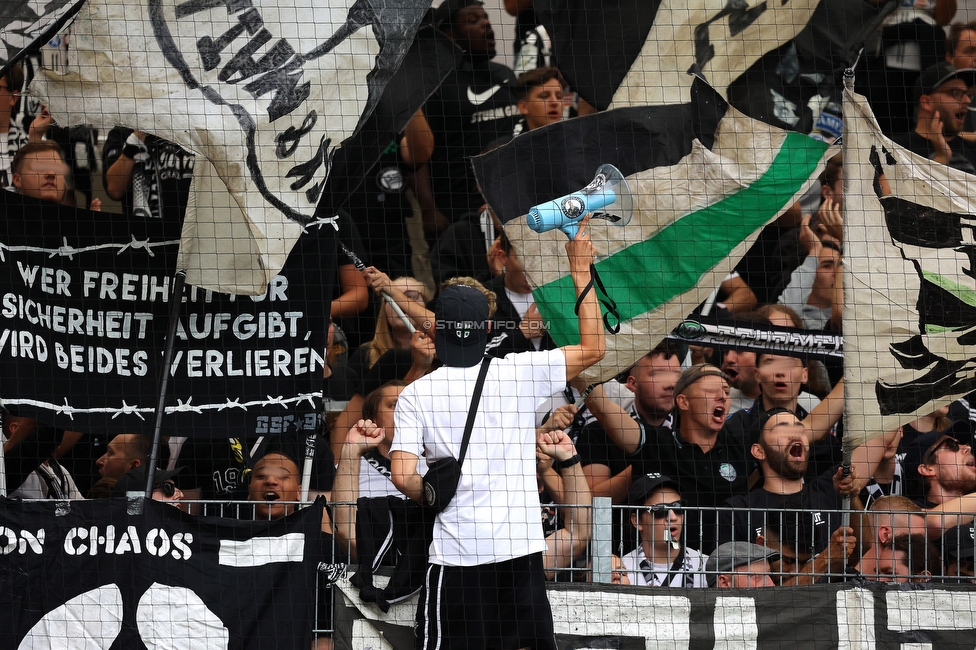 Ried - Sturm Graz
Oesterreichische Fussball Bundesliga, 3. Runde, SV Ried - SK Sturm Graz, Arena Ried, 06.08.2022. 

Foto zeigt Fans von Sturm
Schlüsselwörter: sturmflut vorsaenger