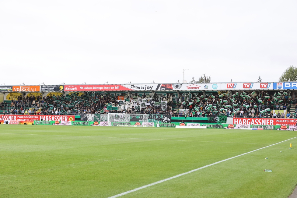 Ried - Sturm Graz
Oesterreichische Fussball Bundesliga, 3. Runde, SV Ried - SK Sturm Graz, Arena Ried, 06.08.2022. 

Foto zeigt Fans von Ried
