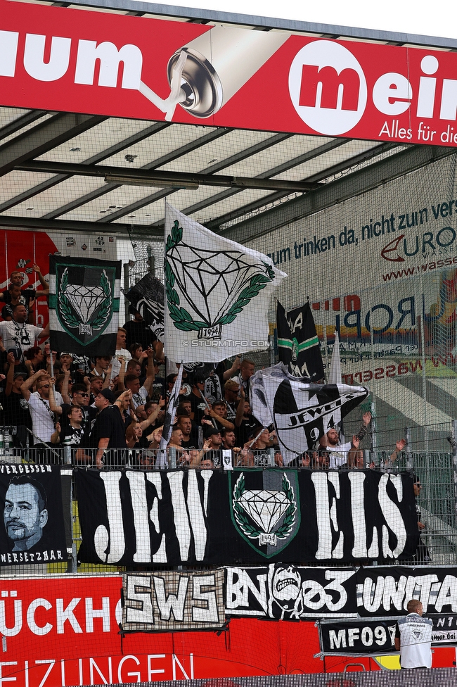 Ried - Sturm Graz
Oesterreichische Fussball Bundesliga, 3. Runde, SV Ried - SK Sturm Graz, Arena Ried, 06.08.2022. 

Foto zeigt Fans von Sturm
Schlüsselwörter: jewels