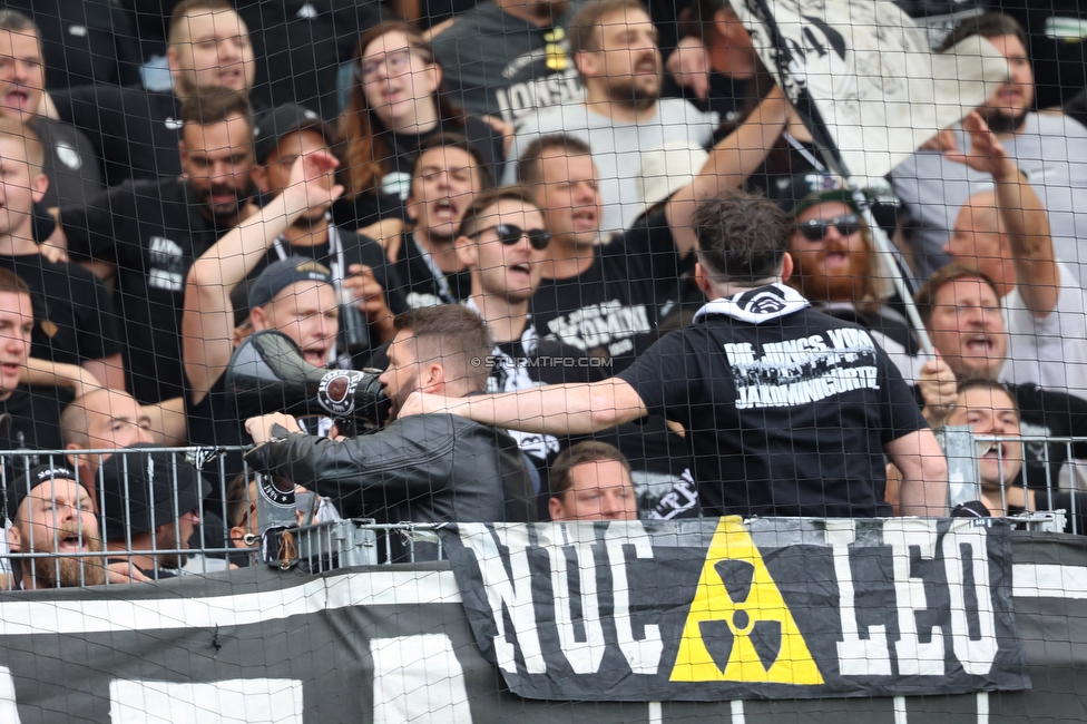 Ried - Sturm Graz
Oesterreichische Fussball Bundesliga, 3. Runde, SV Ried - SK Sturm Graz, Arena Ried, 06.08.2022. 

Foto zeigt Fans von Sturm
Schlüsselwörter: brigata vorsaenger