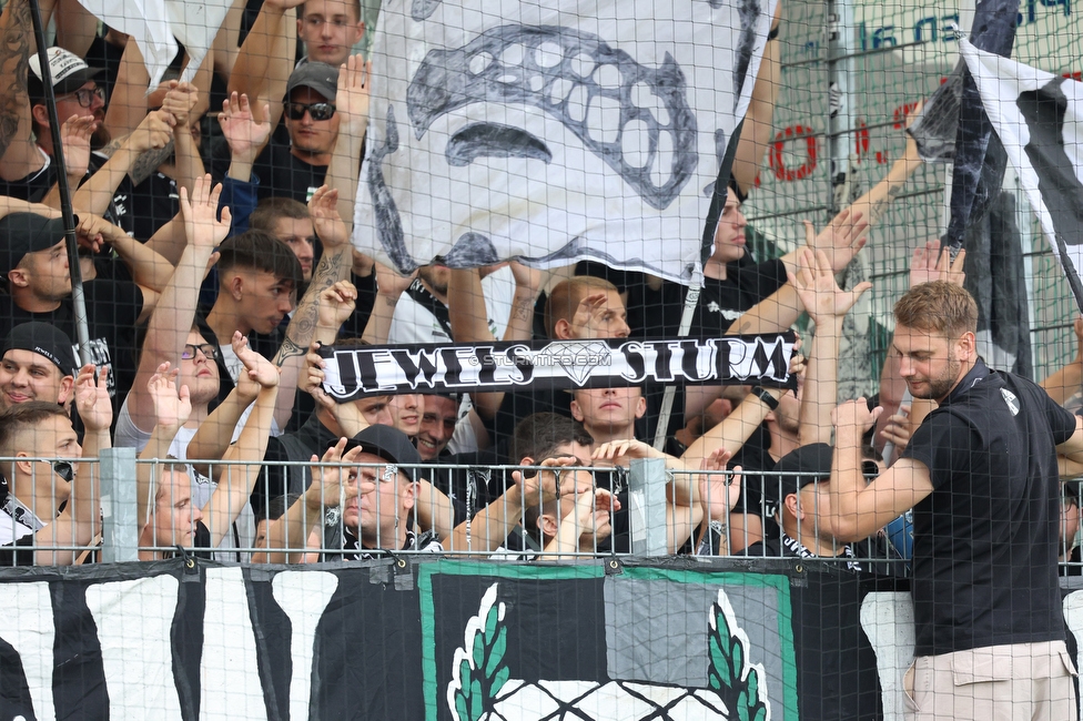 Ried - Sturm Graz
Oesterreichische Fussball Bundesliga, 3. Runde, SV Ried - SK Sturm Graz, Arena Ried, 06.08.2022. 

Foto zeigt Fans von Sturm
Schlüsselwörter: jewels