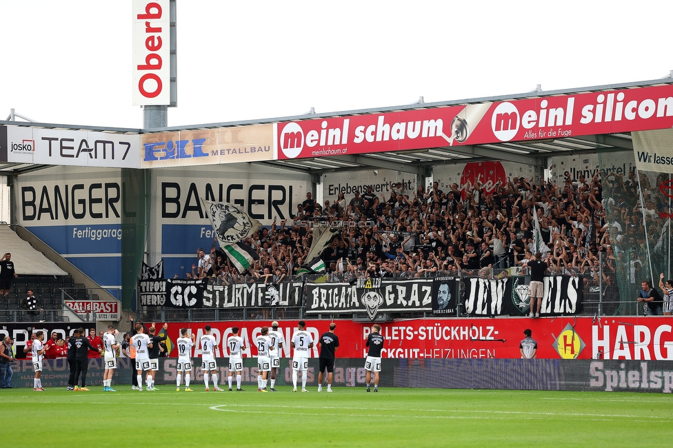 Ried - Sturm Graz
Oesterreichische Fussball Bundesliga, 3. Runde, SV Ried - SK Sturm Graz, Arena Ried, 06.08.2022. 

Foto zeigt die Mannschaft von Sturm und Fans von Sturm
