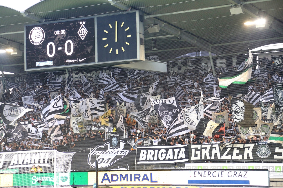 Sturm Graz - Dynamo Kiew
UEFA Champions League Qualifikation 3. Runde, SK Sturm Graz - FC Dynamo Kiew, Stadion Liebenau Graz, 09.08.2022. 

Foto zeigt Fans von Sturm
