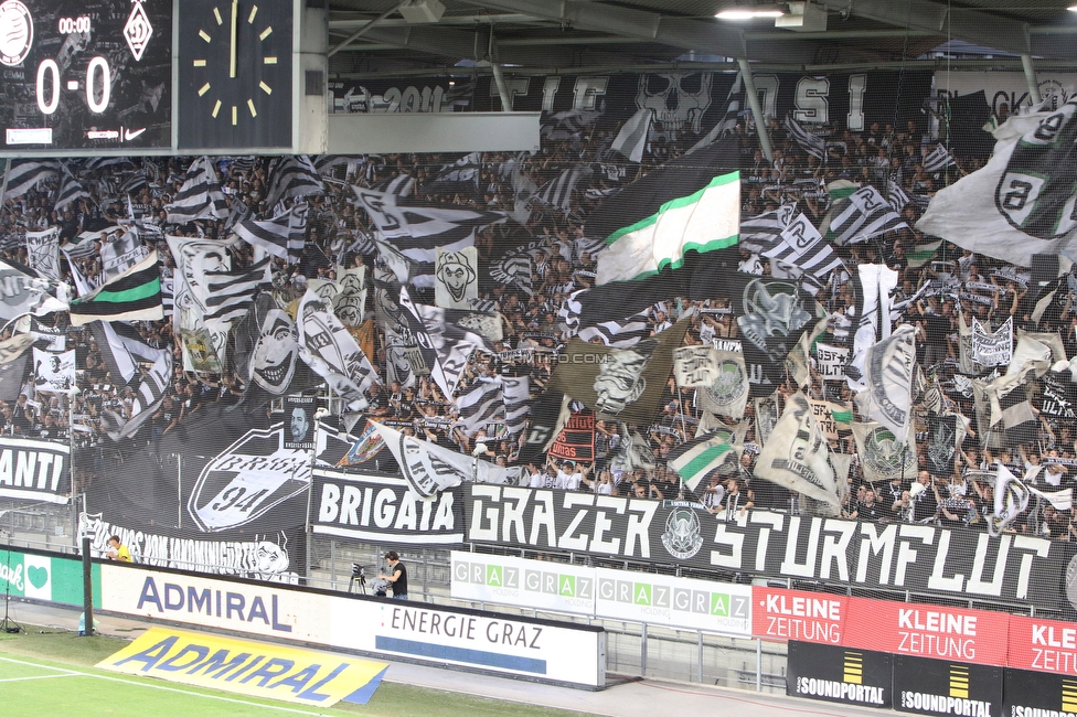 Sturm Graz - Dynamo Kiew
UEFA Champions League Qualifikation 3. Runde, SK Sturm Graz - FC Dynamo Kiew, Stadion Liebenau Graz, 09.08.2022. 

Foto zeigt Fans von Sturm mit einer Choreografie
