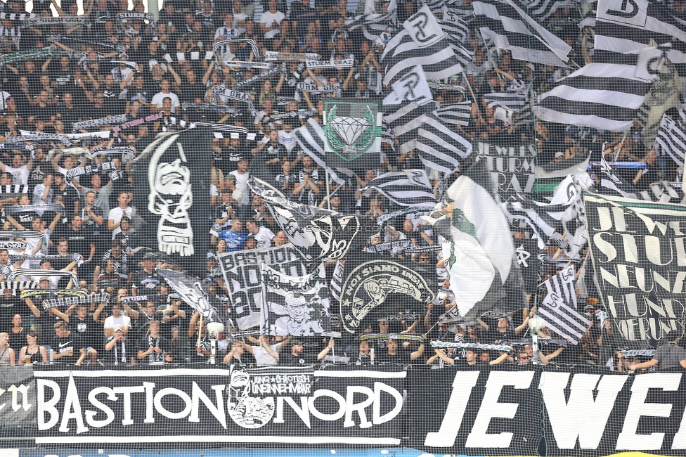 Sturm Graz - Dynamo Kiew
UEFA Champions League Qualifikation 3. Runde, SK Sturm Graz - FC Dynamo Kiew, Stadion Liebenau Graz, 09.08.2022. 

Foto zeigt Fans von Sturm mit einer Choreografie
Schlüsselwörter: bastion