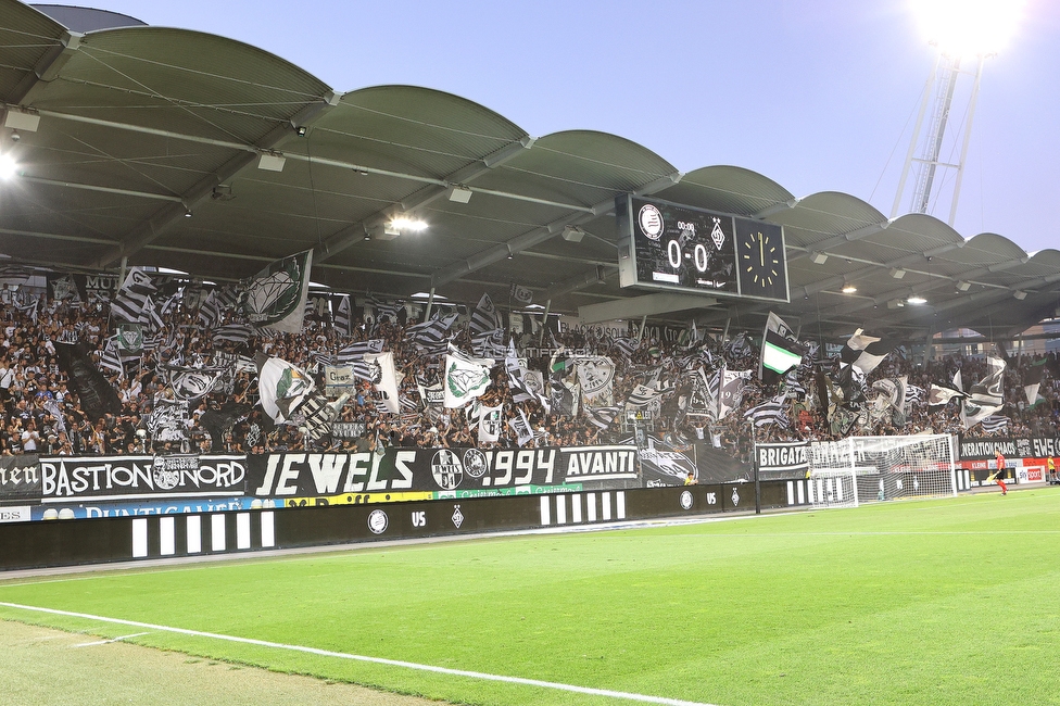 Sturm Graz - Dynamo Kiew
UEFA Champions League Qualifikation 3. Runde, SK Sturm Graz - FC Dynamo Kiew, Stadion Liebenau Graz, 09.08.2022. 

Foto zeigt Fans von Sturm mit einer Choreografie
