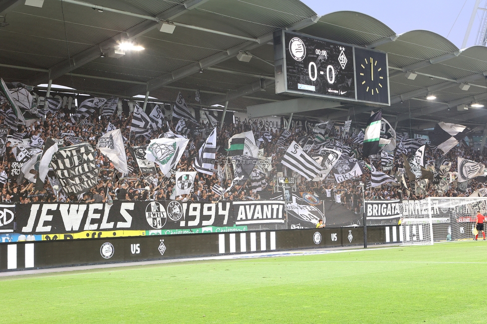 Sturm Graz - Dynamo Kiew
UEFA Champions League Qualifikation 3. Runde, SK Sturm Graz - FC Dynamo Kiew, Stadion Liebenau Graz, 09.08.2022. 

Foto zeigt Fans von Sturm mit einer Choreografie
