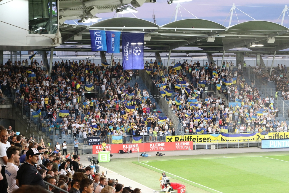 Sturm Graz - Dynamo Kiew
UEFA Champions League Qualifikation 3. Runde, SK Sturm Graz - FC Dynamo Kiew, Stadion Liebenau Graz, 09.08.2022. 

Foto zeigt Fans von Kiew
