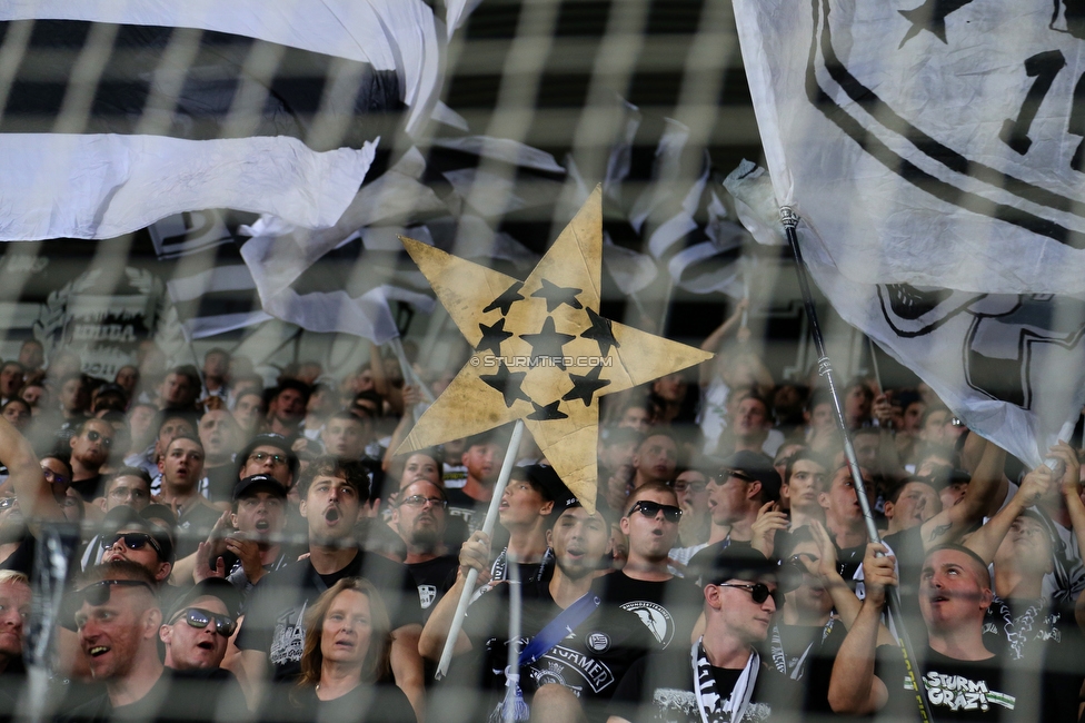 Sturm Graz - Dynamo Kiew
UEFA Champions League Qualifikation 3. Runde, SK Sturm Graz - FC Dynamo Kiew, Stadion Liebenau Graz, 09.08.2022. 

Foto zeigt Fans von Sturm
