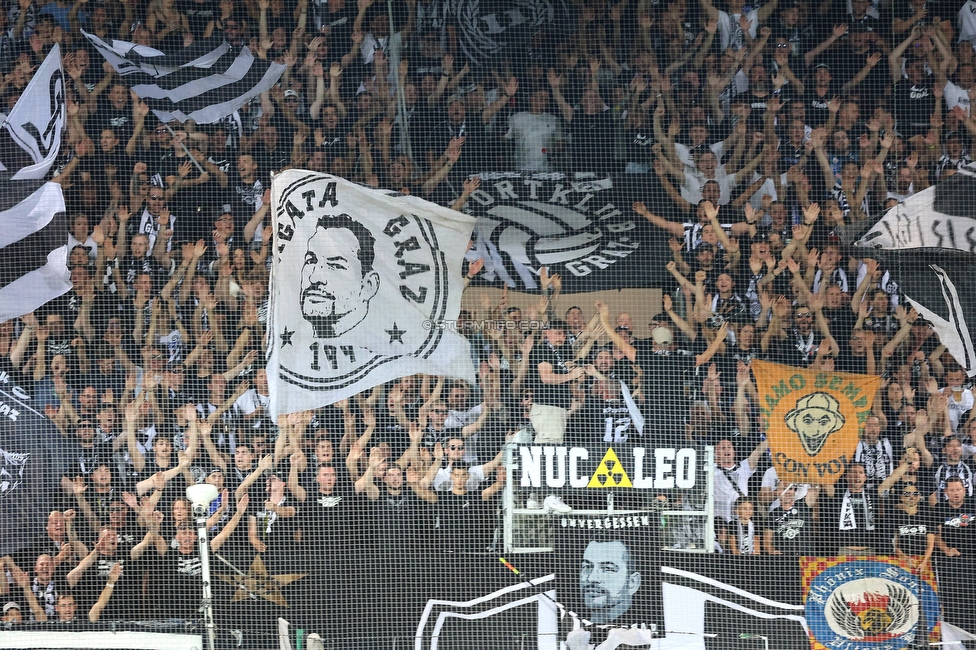 Sturm Graz - Dynamo Kiew
UEFA Champions League Qualifikation 3. Runde, SK Sturm Graz - FC Dynamo Kiew, Stadion Liebenau Graz, 09.08.2022. 

Foto zeigt Fans von Sturm
Schlüsselwörter: brigata